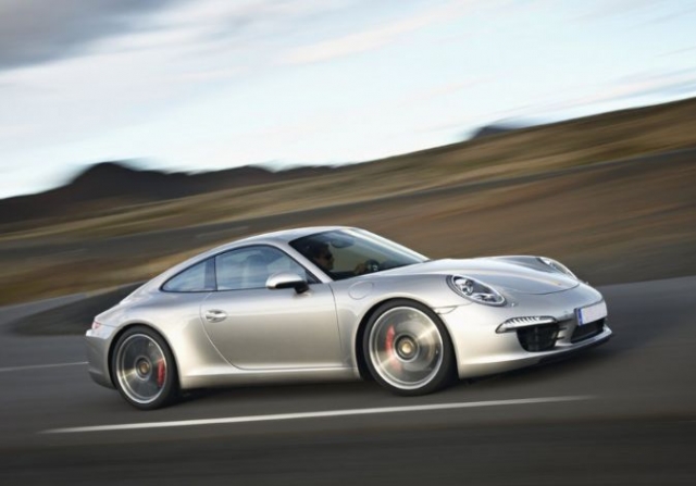 驾驶伊泽尔的保时捷拉奎斯赛道 